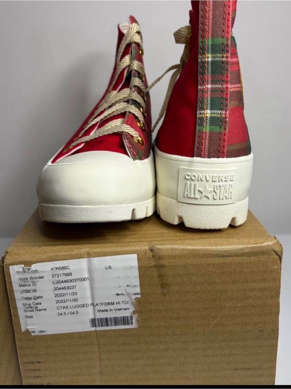 Converse Chuck Taylor Lugged
Platform Plaid Men's size 4 (fits women's 6) - Picture 2 of 5